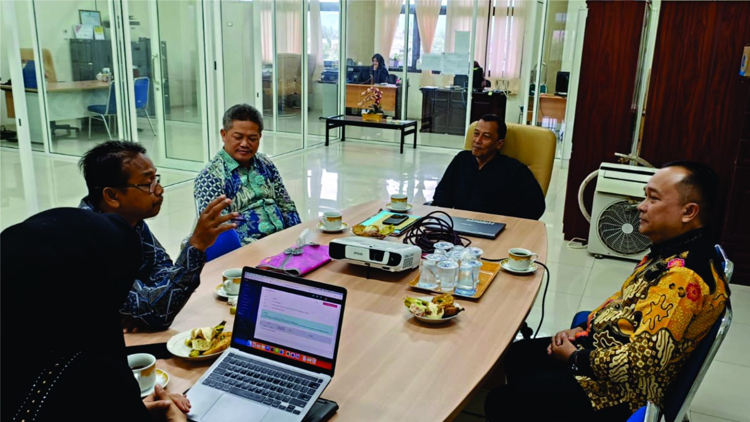Benchmarking LPM IAIN Pontianak ke UIN Ar-Raniry Aceh Dalam Rangka Peningkatan Status Akreditasi Perguruan Tinggi_4