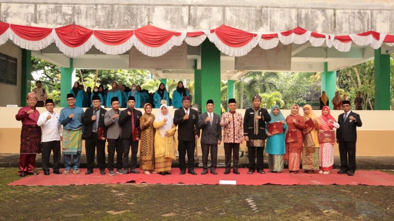 HENDRICK PRAMANA TERIMA UNDANGAN PENGANUGERAHAN SATYALANCANA KARYA SATYA DI IAIN PONTIANAK