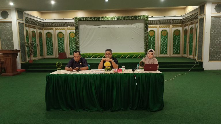 LPM IAIN PONTIANAK BERI PENGHARGAAN PADA PROGRAM STUDI BERPRESTASI DI PENUTUPAN WORKSHOP KURIKULUM OBE