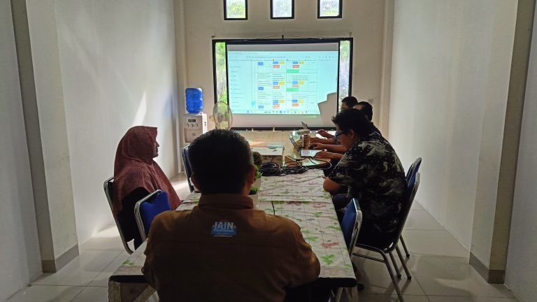 BAHAS PENYELARASAN TARGET DAN REALISASI, LPM IAIN PONTIANAK KEMBALI GELAR RAPAT PENYUSUNAN E-KINERJA TAHUN 2025