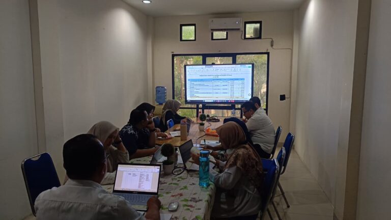 PIMPIN RAPAT PERDANA, PROF. DR. ERWIN, M.AG. TEKANKAN AKSELERASI PROGRAM KERJA LPM